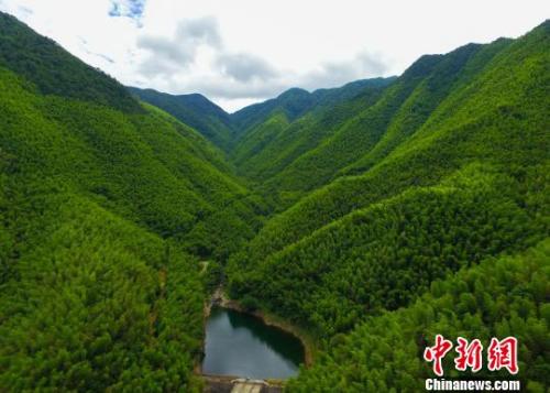  資料圖：2017年7月19日，航拍江西母親河——贛江源頭。